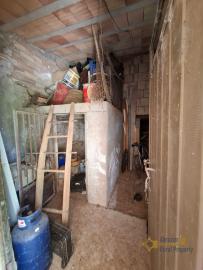 Three-bedroom country house in good conditions, with vaulted ceilings, cellar and garage. Schiavi D'Abruzzo Img46