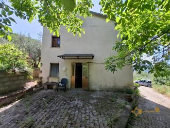 Three-bedroom country house in good conditions, with vaulted ceilings, cellar and garage. Schiavi D'Abruzzo Img47