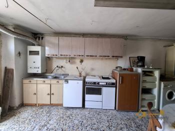 Three-bedroom country house in good conditions, with vaulted ceilings, cellar and garage. Schiavi D'Abruzzo Img42