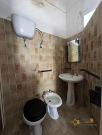 Semi-detached stone house with barrel ceilings and stone cellar. Gissi Img13