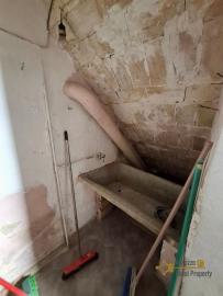 Semi-detached stone house with barrel ceilings and stone cellar. Gissi Img7