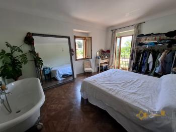 Charming, completely restored stone villa with outside space and swimming pool. Crecchio. Img17