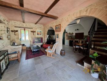 Charming, completely restored stone villa with outside space and swimming pool. Crecchio. Img6
