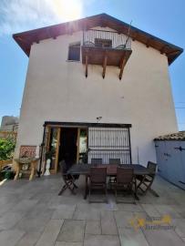 Charming, completely restored stone villa with outside space and swimming pool. Crecchio. Img3