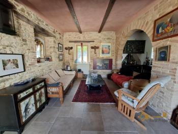 Charming, completely restored stone villa with outside space and swimming pool. Crecchio.