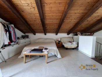 Charming, completely restored stone villa with outside space and swimming pool. Crecchio. Img30