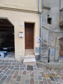 Cosy town house with terrace and garage located in the center of the village.Scerni. Img2
