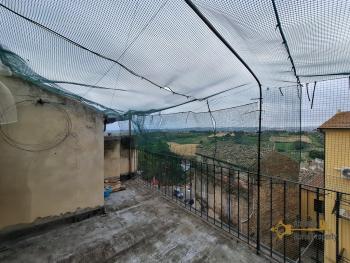 Cosy town house with terrace and garage located in the center of the village.Scerni. Img17