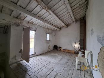 Cosy town house with terrace and garage located in the center of the village.Scerni. Img15