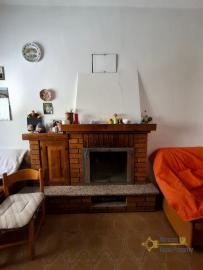 Three-bedroom, large town house in perfect conditions with cellar. Carpineto Sinello Img17