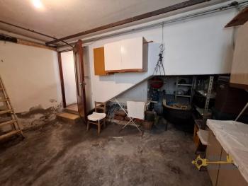 Three-bedroom, large town house in perfect conditions with cellar. Carpineto Sinello Img36