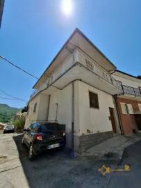 Three-bedroom, large town house in perfect conditions with cellar. Carpineto Sinello Img38