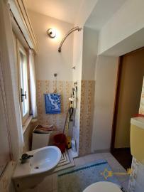 Three-bedroom, large town house in perfect conditions with cellar. Carpineto Sinello Img14