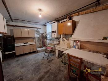 Three-bedroom, large town house in perfect conditions with cellar. Carpineto Sinello Img34