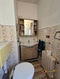 Three-bedroom, large town house in perfect conditions with cellar. Carpineto Sinello Img12
