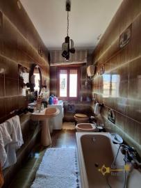 Three-bedroom, large town house in perfect conditions with cellar. Carpineto Sinello Img32