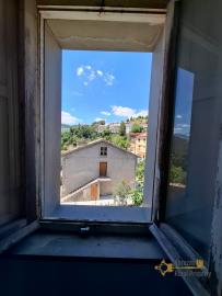 Cosy two- bedroom town house with cotto tiles, vaulted ceilings, traditional stone cellar. Torrebruna Img11