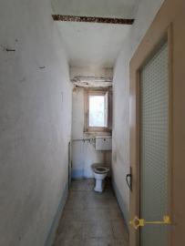 Cosy two- bedroom town house with cotto tiles, vaulted ceilings, traditional stone cellar. Torrebruna Img19