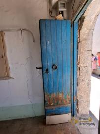 Cosy two- bedroom town house with cotto tiles, vaulted ceilings, traditional stone cellar. Torrebruna Img4