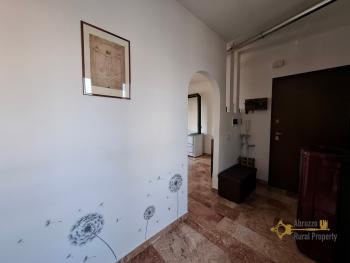 Spacious three-bedroom apartment with panoramic balcony and large garage. San Salvo Img5