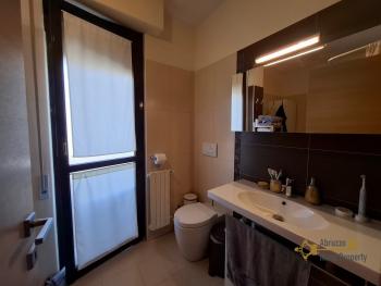 Spacious three-bedroom apartment with panoramic balcony and large garage. San Salvo Img29