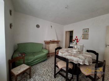 Four-bedroom town house with panoramic view, barn and small back garden. Castiglione Messer Marino Img3