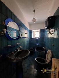 Four-bedroom town house with panoramic view, barn and small back garden. Castiglione Messer Marino Img20