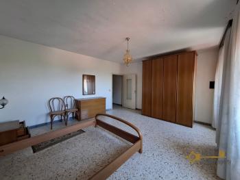 Four-bedroom town house with panoramic view, barn and small back garden. Castiglione Messer Marino Img13