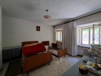 Four-bedroom town house with panoramic view, barn and small back garden. Castiglione Messer Marino Img15
