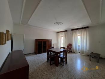 Four-bedroom town house with panoramic view, barn and small back garden. Castiglione Messer Marino Img6