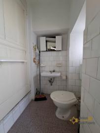 Three-bedroom town house with vaulted ceilings, traditional wood oven and fireplace. Castelbottaccio. Img24