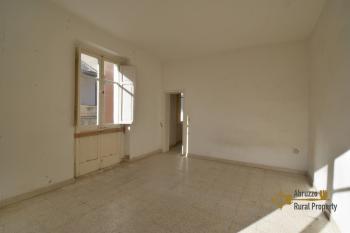 Two-bedroom town house of 90 smq, situated at 10 minutes from the Adriatic Coast. Cupello Img26