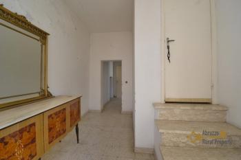 Two-bedroom town house of 90 smq, situated at 10 minutes from the Adriatic Coast. Cupello Img22