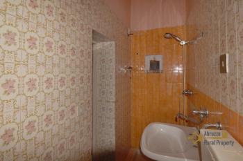 Two-bedroom town house of 90 smq, situated at 10 minutes from the Adriatic Coast. Cupello Img16