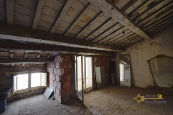 Two-bedroom town house of 90 smq, situated at 10 minutes from the Adriatic Coast. Cupello Img28