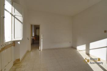 Two-bedroom town house of 90 smq, situated at 10 minutes from the Adriatic Coast. Cupello Img25
