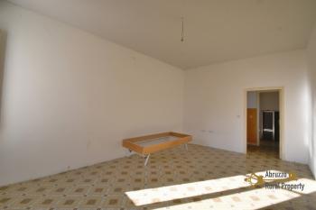 Two-bedroom town house of 90 smq, situated at 10 minutes from the Adriatic Coast. Cupello Img19