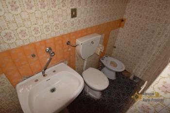 Two-bedroom town house of 90 smq, situated at 10 minutes from the Adriatic Coast. Cupello Img17