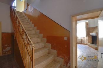 Two-bedroom town house of 90 smq, situated at 10 minutes from the Adriatic Coast. Cupello Img18