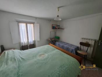 Two-bedroom town house in habitable conditions with cellar. Celenza Sul Trigno Img9