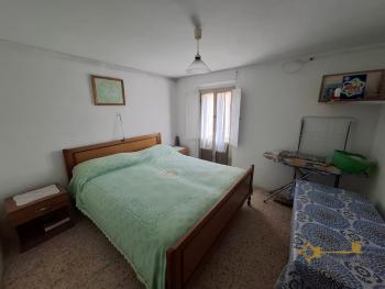 Two-bedroom town house in habitable conditions with cellar. Celenza Sul Trigno Img8
