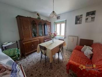 Two-bedroom town house in habitable conditions with cellar. Celenza Sul Trigno Img7