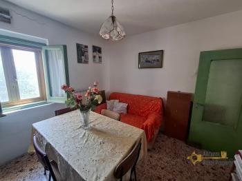 Two-bedroom town house in habitable conditions with cellar. Celenza Sul Trigno Img5