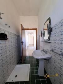 Spacious country house surrounded by 3000 sqm of land. Atessa Img21