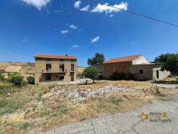 Spacious country house surrounded by 3000 sqm of land. Atessa Img37