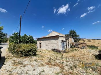 Spacious country house surrounded by 3000 sqm of land. Atessa Img35
