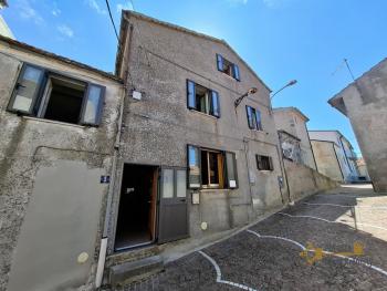 Three-bedroom town house with panoramic view of the mountains. Schiavi D'Abruzzo Img25