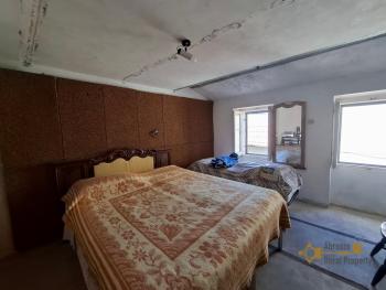 Three-bedroom town house with panoramic view of the mountains. Schiavi D'Abruzzo Img21