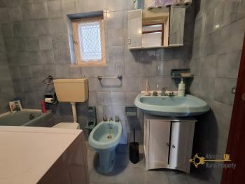 Cozy town house in perfect conditions, near the coast. Montemitro Img12