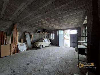 Three-bedroom stone house with a large garage and two cellars. Carpineto Sinello Img23